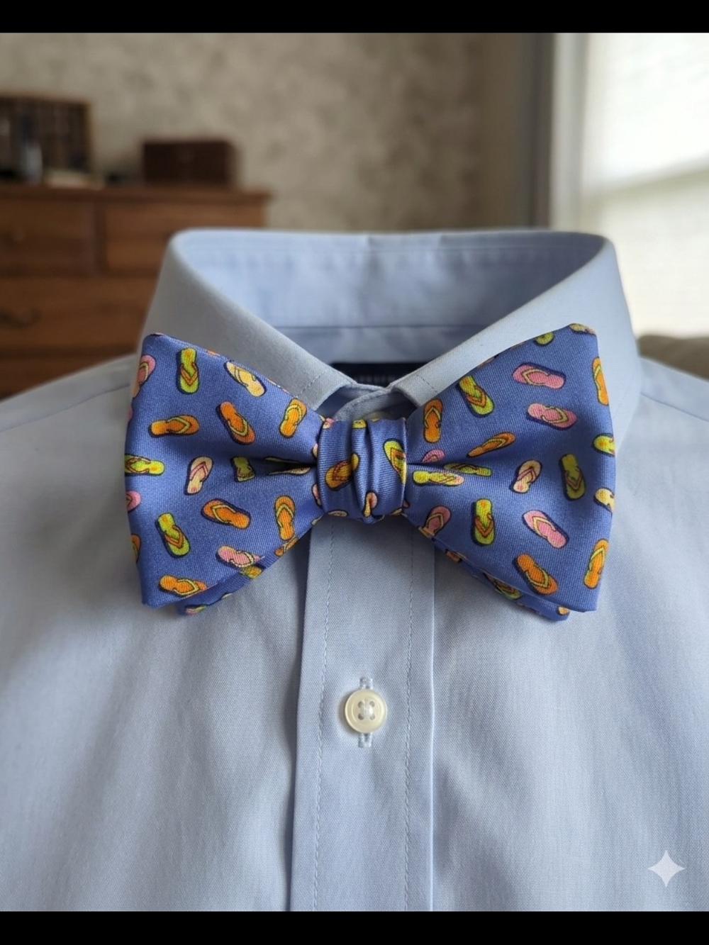 Saddlebred Blue Flip-Flop Pattern Silk Bow Tie